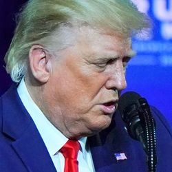 Tổng thống Trump quảng cáo đồng hồ Trung Quốc