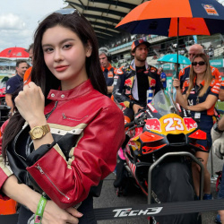 Trương Quỳnh Anh hội tụ sao châu Á tại giải đua xe Motogp Malaysia 2025