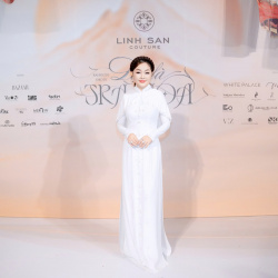 Hoa hậu Hoàng Thanh Nga diện áo dài trắng cầu kỳ, xuất hiện liên tiếp tại ba sự kiện cùng ngày