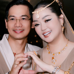 Hoa hậu Hoàng Thanh Nga hóa thân thành Công nương Ba Tư rực rỡ, sánh đôi cùng ông xã đi dự tiệc