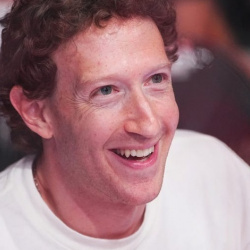 Mark Zuckerberg diện 3 đồng hồ xa xỉ chỉ với 1 áo phông trắng