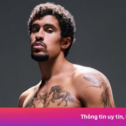 Thấy gì từ ảnh quảng cáo bán khỏa thân của Bad Bunny?