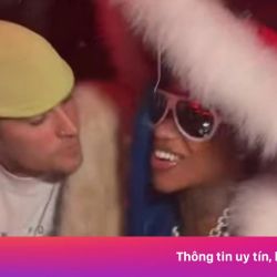 Nụ hôn gây tranh cãi của Justin Bieber