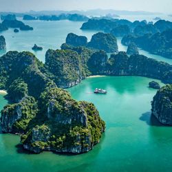 Vì sao Hạ Long luôn nằm trong top điểm đến hàng đầu?