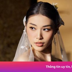 'Hoa khôi bóng chuyền' thử sức váy cưới