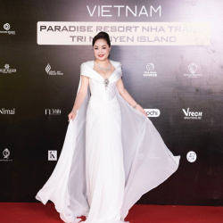 Phong cách thời trang dạ hội quyến rũ của Hoa hậu Hoàng Thanh Nga