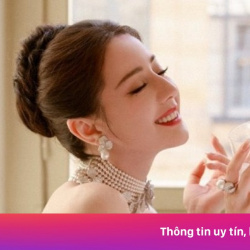 Địch Lệ Nhiệt Ba lại gây sốt