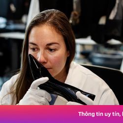 Ngửi mùi, soi đèn UV để kiểm tra hàng hiệu 'siêu giả'