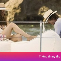 Tom Cruise hẹn hò gây bàn tán
