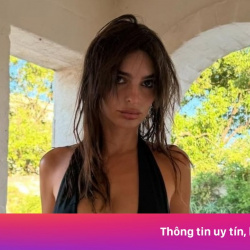 Emily Ratajkowski khoe hình thể gợi cảm
