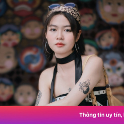 Đeo máy ảnh compact ở cổ tay như trang sức