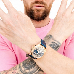 Messi gây chú ý khi đeo đồng hồ Patek Philippe nữ