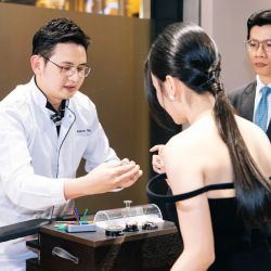 Hãng đồng hồ Thụy Sĩ tái hiện xưởng chế tác về TP.HCM