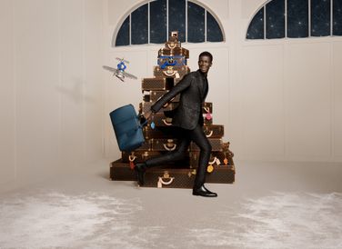 Khám phá bộ sưu tập đa sắc Louis Vuitton Holiday 2023