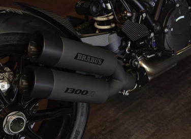 Khung sơn đen giúp hoàn thiện vẻ ngoài đen bóng và là điểm độc nhất của phiên bản xe này