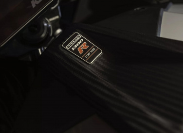 Người lái có thể chọn chế độ phù hợp với tâm trạng của mình hoặc sử dụng “Tự động”, cho phép xe chọn cài đặt tốt nhất cho tình huống.