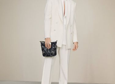 Givenchy Pre-Fall 2024 bộ sưu tập cuối của Matthew W. Williams trước khi rời khỏi Givenchy.