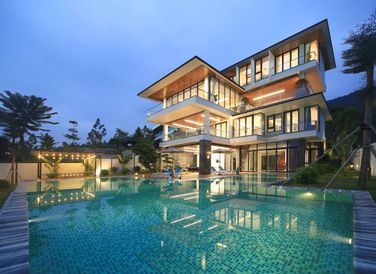 Mỗi phòng chức năng đều có ít nhất một sân hoặc ban công riêng biệt.