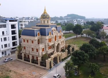 Một căn biệt thự mang phong cách tân cổ điển được coi là công trình 'để đời' của vị gia chủ trẻ tuổi.