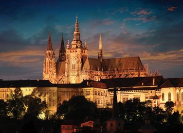 Nằm tại quận Hradcany của thủ đô Praha, Cộng hòa Séc, lâu đài Praha được coi là tòa lâu đài cổ lớn nhất thế giới còn tồn tại đến ngày nay. 