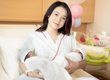 Mới đây, diễn viên Sam thông báo hạ sinh cặp sinh sinh trai - gái và nhận được sự chúc mừng từ đông đảo bạn bè, khán giả. Ảnh: FBNV