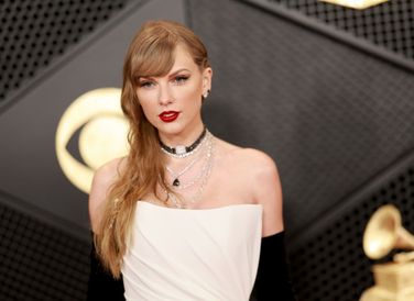 Lớp trang điểm đậm tôn lên vẻ sắc sảo của nàng "rắn chúa". Taylor Swift sắp quảng bá album tái thu âm Reputation, có hình tượng rắn làm chủ đạo