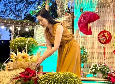 Mới đây, diễn viên - Á hậu Trịnh Kim Chi hé lộ một loạt hình ảnh trang hoàng không gian riêng chuẩn bị đón Tết gây chú ý.