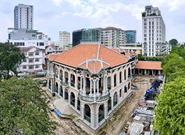 Ngày 15.3, phiên tòa xét xử vụ án Trương Mỹ Lan và các đồng phạm làm rõ các vấn đề dân sự trong vụ án: Hội đồng xét xử đã làm rõ các nội dung liên quan đến tài sản của bị cáo Trương Mỹ Lan. Trong đó, có căn biệt thự cổ tại địa chỉ 110-112 đường Võ Văn Tần (Quận 3, TPHCM).
