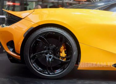Ngoài ra, bộ vành hợp kim mới của McLaren 750S cũng nhẹ hơn 720S tới 13,8 kg.