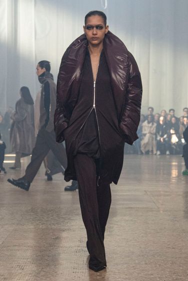 Bộ sưu tập Helmut Lang Thu-Đông 2024 (Ảnh: Getty Images)
