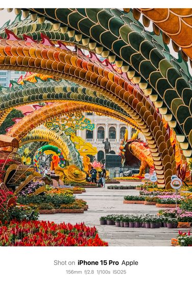 Mỗi con rồng dài khoảng 120m, lập kỷ lục về kích thước con giáp từng xuất hiện trên đường hoa Nguyễn Huệ