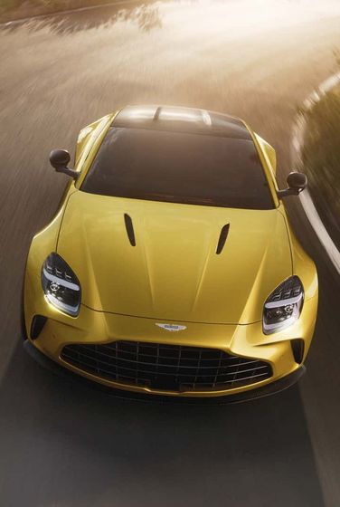 Bộ giảm chấn thích ứng Bilstein DTX, vi sai cầu sau điện tử (E-diff) và lốp Michelin Pilot S 5 21 inch dành riêng cho Aston Martin.