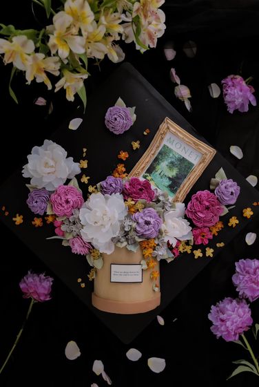 Hoàng Anh cho biết, mặc dù tốt nghiệp Đại học Hà Nội nhưng anh đã chọn theo đuổi nghề làm bánh sau khi thường xuyên cùng chị hàng xóm mua dụng cụ và theo dõi quá trình làm bánh của chị.