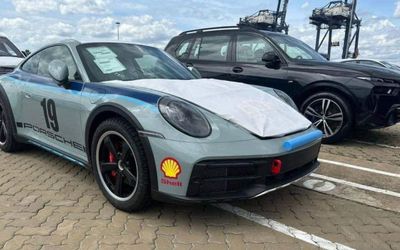 Ông Đặng Lê Nguyên Vũ mang Porsche 911 Dakar thứ 2 về Việt Nam?