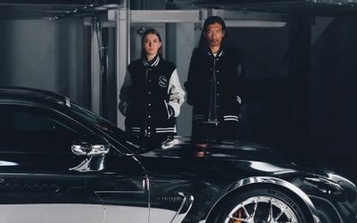 Sacai hợp tác Mercedes-AMG: Bộ sưu tập và bọc xe Sacai x AMG