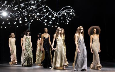 Celine Thu Đông 2023: Khi boho và rocker chic kết hợp cùng sequin