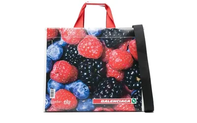Túi 'đi chợ' 2.700 USD của Balenciaga bị chê thậm tệ