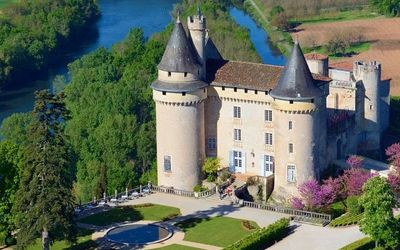 7 khách sạn lâu đài cạnh vườn nho ở Pháp
