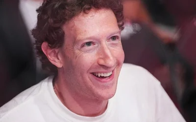 Mark Zuckerberg diện 3 đồng hồ xa xỉ chỉ với 1 áo phông trắng