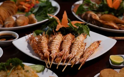 Ăn gì ở quận 7? Gợi ý 10+ nhà hàng ngon & sang xịn