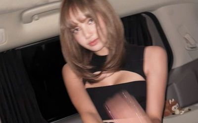 Lisa xách túi Hermès siêu hiếm nhưng 'tai tiếng'