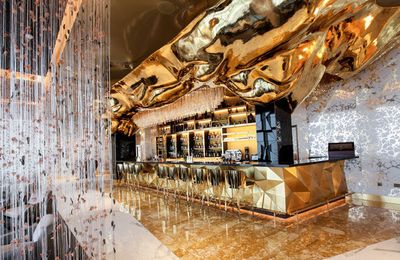 Bên trong nhà hàng dát vàng xa xỉ ở Dubai