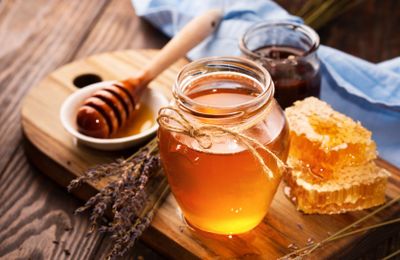Mật ong: bí quyết cho một làn da căng mịn