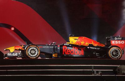 Ra mắt siêu xe đua F1 tại Hoàng thành Thăng Long