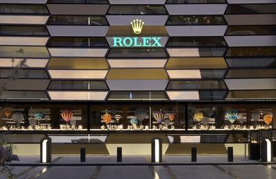 Có gì bên trong cửa hàng đồng hồ Rolex lớn nhất thế giới