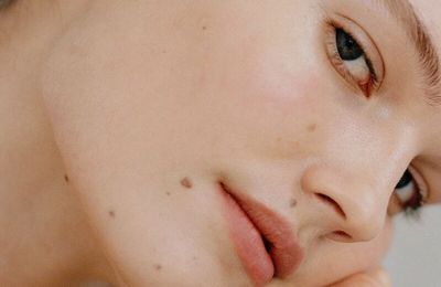 Làn da xuống cấp sau chuỗi ngày giãn cách căng thẳng, phải làm sao?