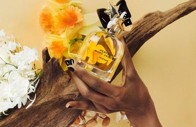 Mùi hương toát lên sự tự tin từ Marc Jacobs Perfect Intense