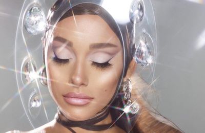 Ariana Grande hé lộ BST đầu tiên của r.e.m beauty