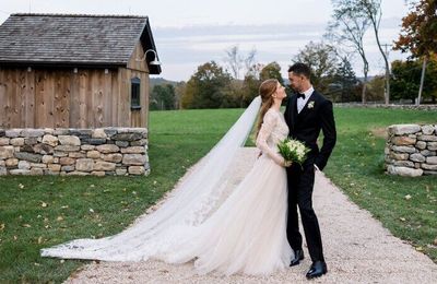 Con gái Bill Gates mặc váy cưới "cổ tích" của nhà Vera Wang