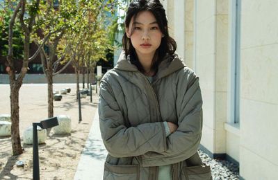 Áo phao hình quả trám được Jung Ho Yeon và Bella Harid lăng xê mùa thu đông